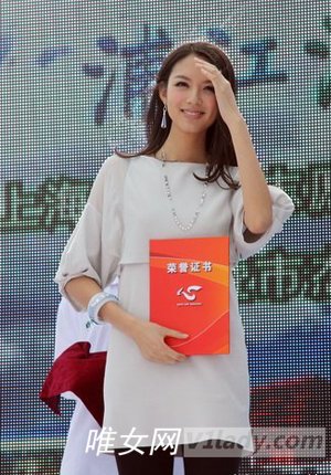 中国第一个世界小姐冠军张梓琳个人资料与图片写真集