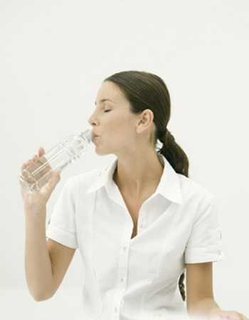 喝水有哪些注意事项？一天喝多少水最合适？