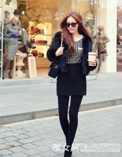 最新时尚女装黑色白色皮草外套的搭配方案